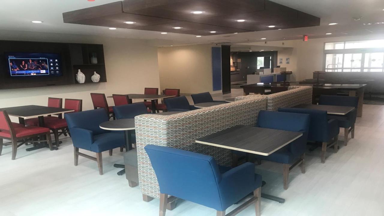 阿灵顿北体育场区智选假日套房酒店 阿林顿 外观 照片